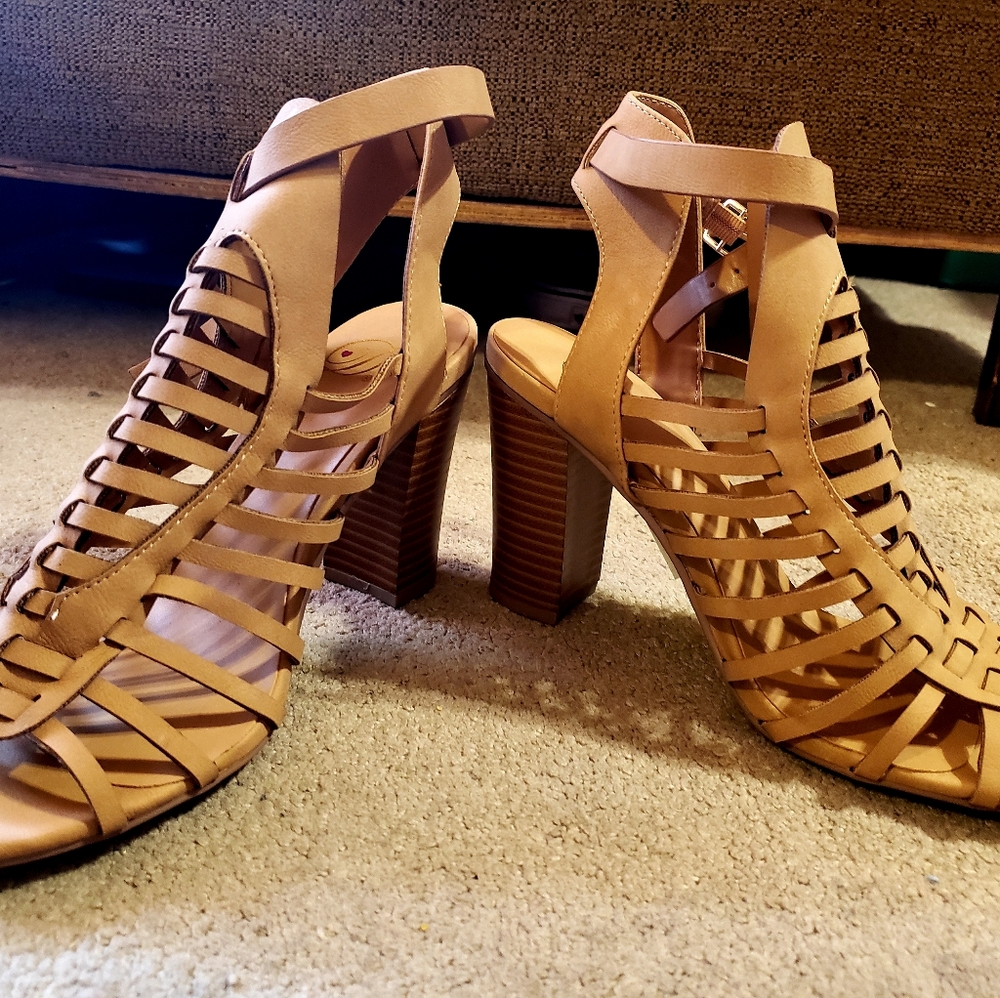 Caged booties - Picture 3 of 3